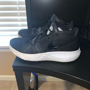 nike kyrie flytrap